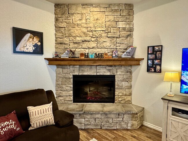 Building Photo - 3313 Northglen Dr