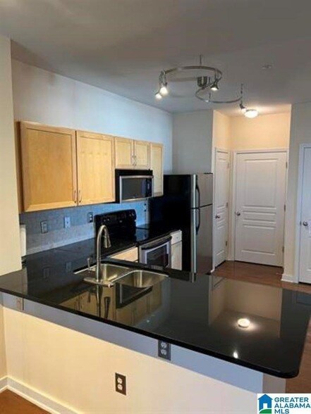 Building Photo - 2020 5th Ave