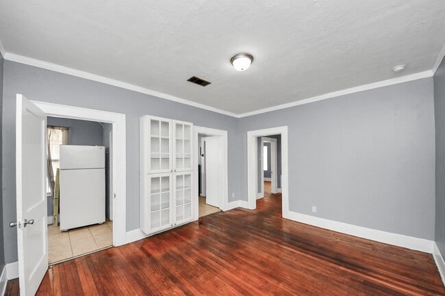 Building Photo - 3319 Holman St