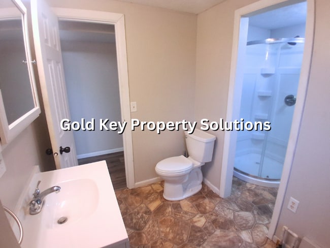 Building Photo - 1902 Rosemont Ave