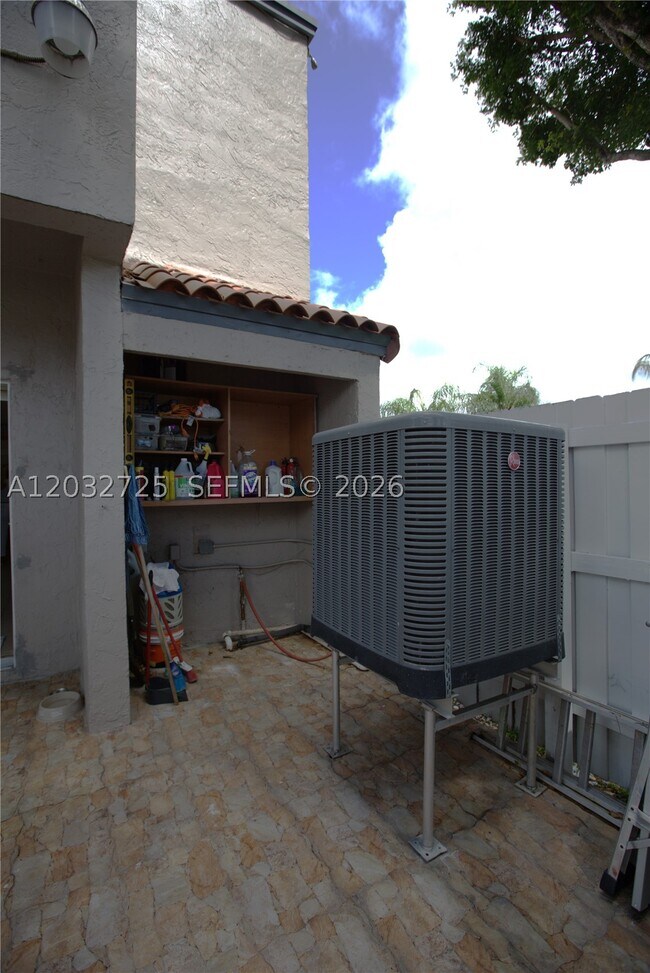 Building Photo - 6475 SW 129th Ave