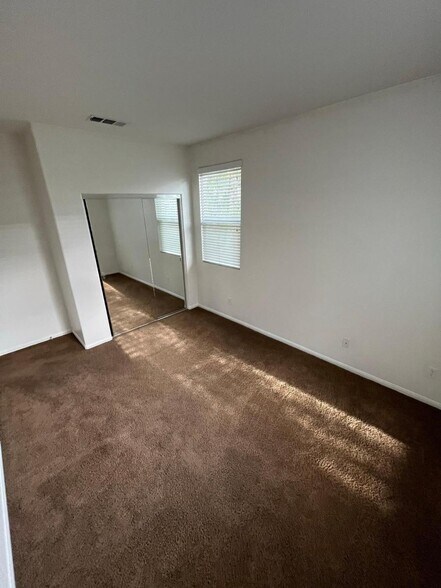 Building Photo - 4300 Newton Ave