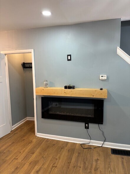 Building Photo - 1422 N Conestoga St