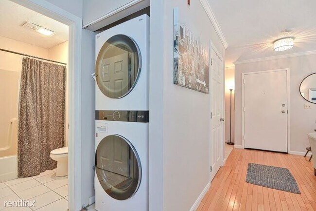 Building Photo - 2 br, 1 bath Condo - 30 Abbey Rd 208 Unit 208