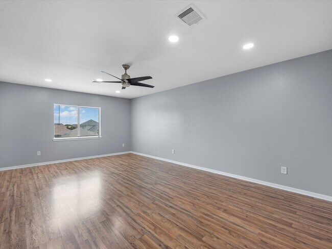 Building Photo - 6131 Settlers Lake Cir W