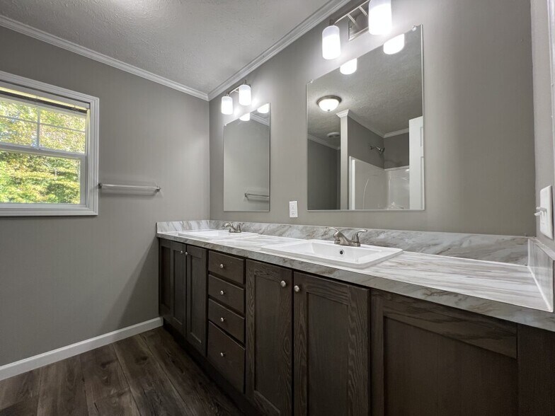 Building Photo - 273 Jordanshire Cir