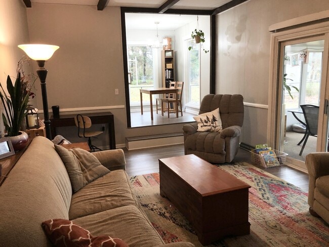 Building Photo - 3629 S Kingsbury Ave