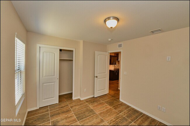 Building Photo - 12060 Mesquite Thorn Dr
