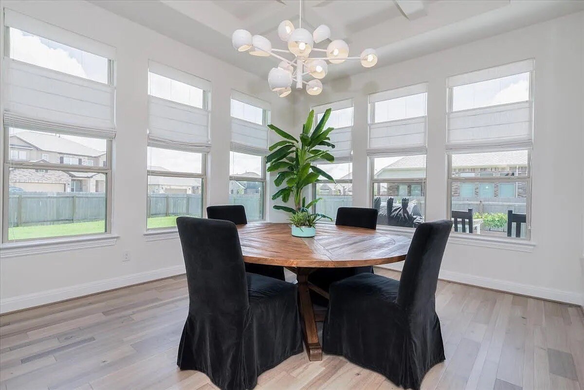 Building Photo - Room in House on Fresno Ave