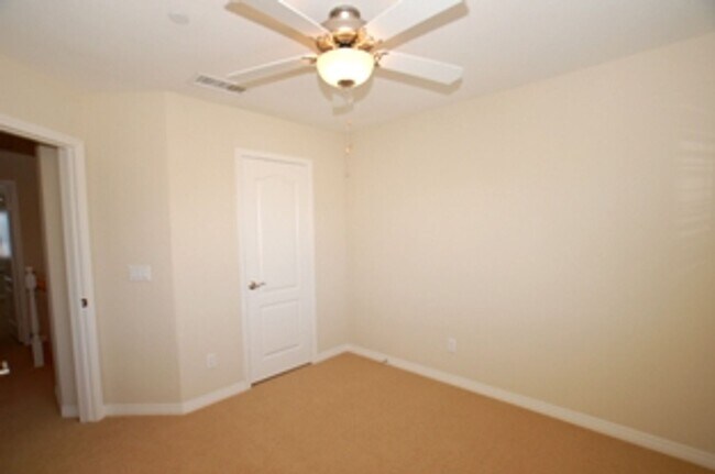 Building Photo - Great Condo in "The Bluffs" Community of Coastal Carlsbad!!