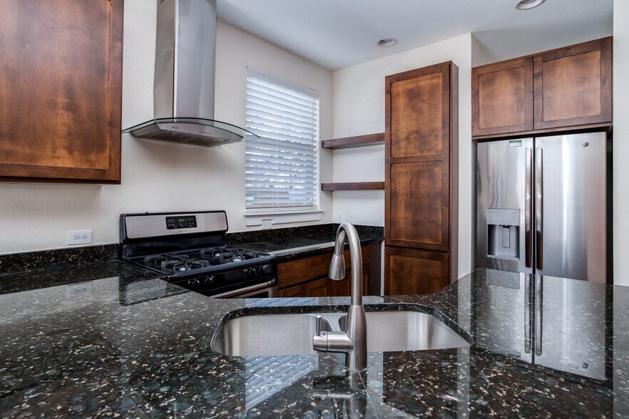 Building Photo - 3326 Quivas St