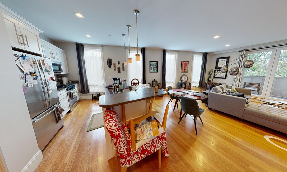 Building Photo - 168 Hampshire St