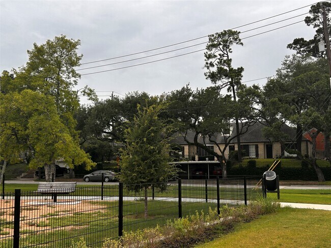 Building Photo - 6744 Lawndale St