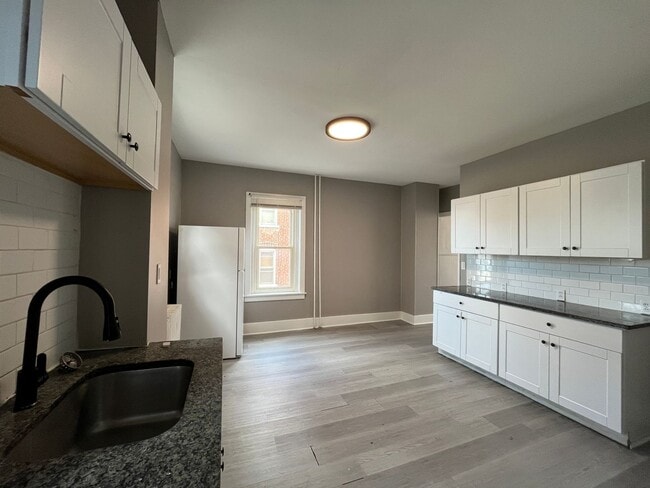 Building Photo - Beautifully remodeled single-family residence offers approximately 1,330 square feet of living sp...