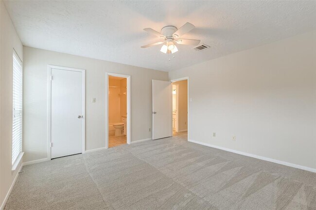 Building Photo - 3004 Beecave Dr