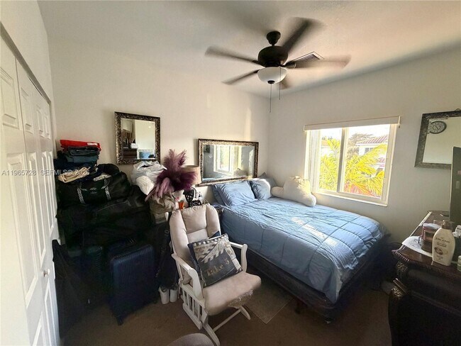 Building Photo - 5420 SW 13th Ct