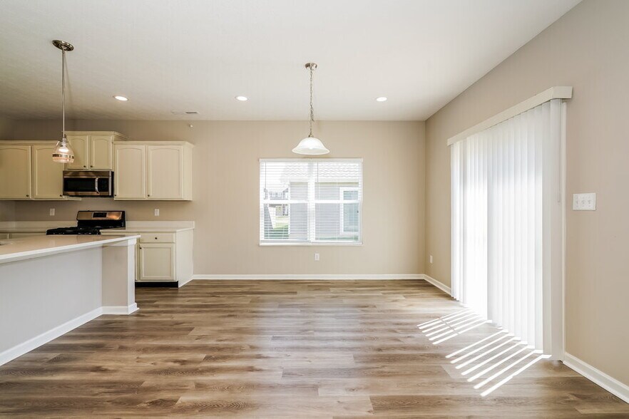 Building Photo - 1813 Maplewood Ct