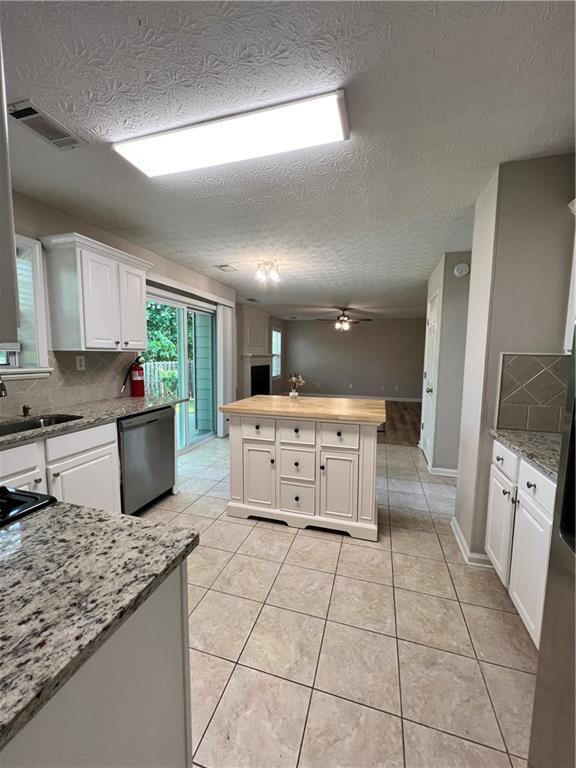 Building Photo - 3250 Northcliff Dr