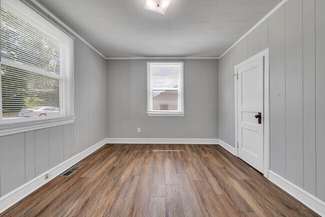 Building Photo - 1142 Sylvan Ave