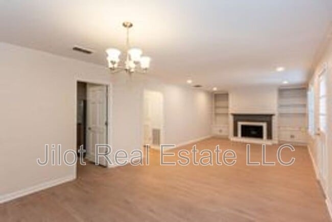 Building Photo - 1647 Executive Park Ln NE