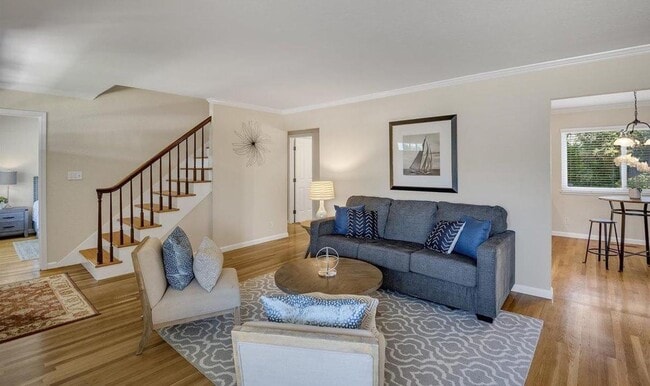Building Photo - Charming Silvergate Home with Stunning Bac...