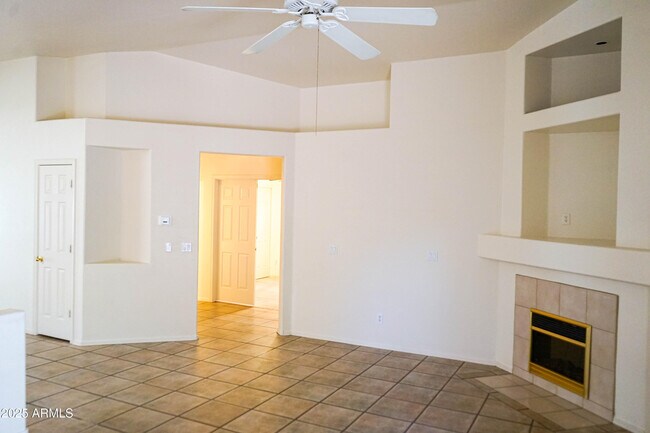 Building Photo - 898 E Monterey St