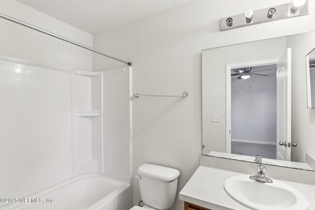 Building Photo - 750 Servia Dr