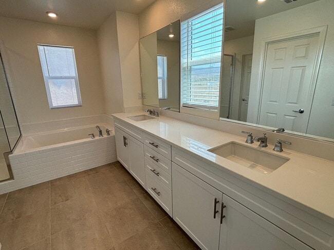 Building Photo - Modern, Energy-Efficient 3-Bedroom Lake El...