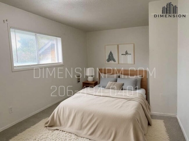 Building Photo - Spacious Two-Bedroom Apartment in the Hear...