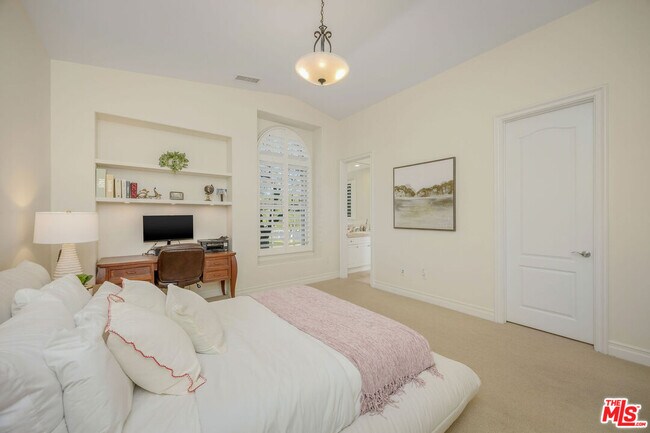 Building Photo - 25420 Prado De Azul