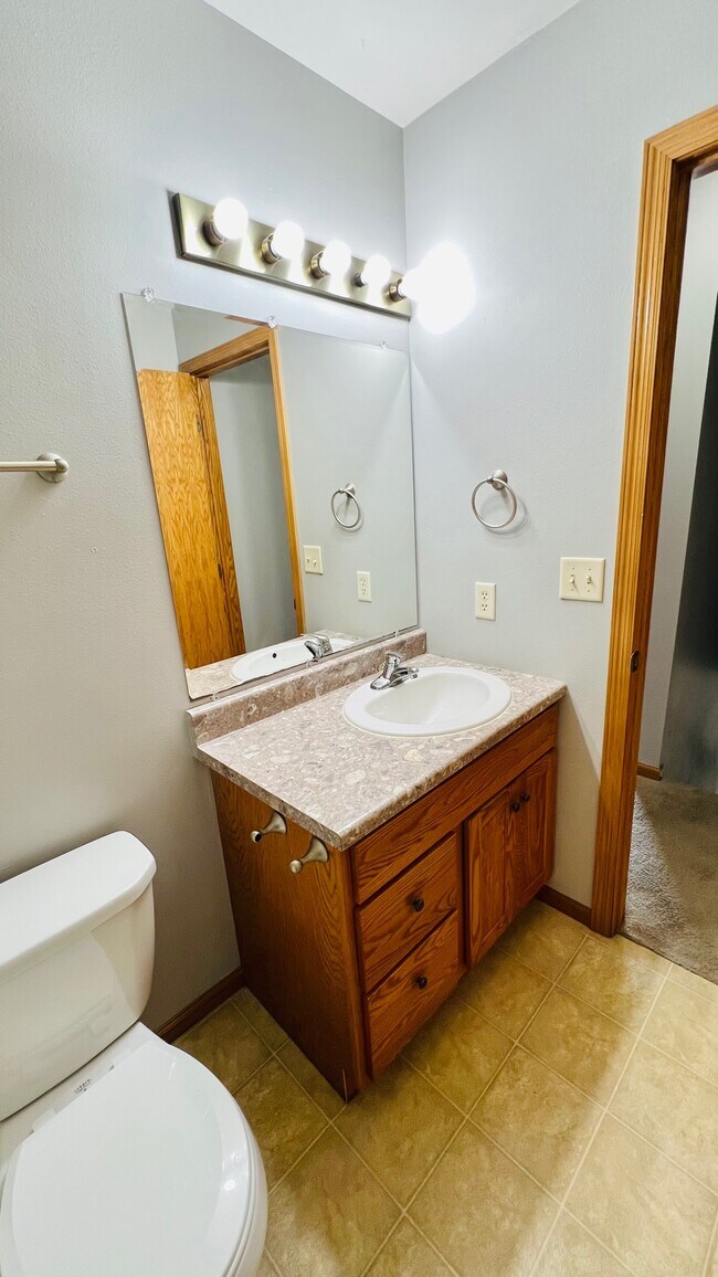 Building Photo - 1113 N Archer Ave