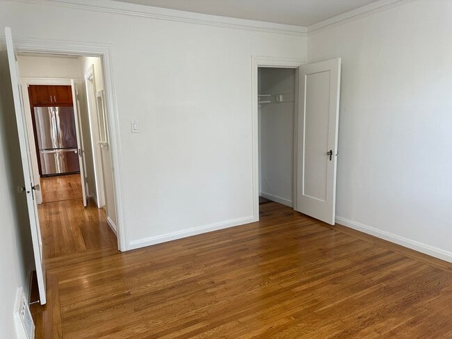 Building Photo - Bright & Charming Miraloma Home