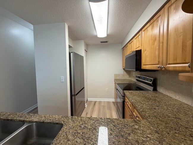 Building Photo - 2052 Alta Meadows Ln