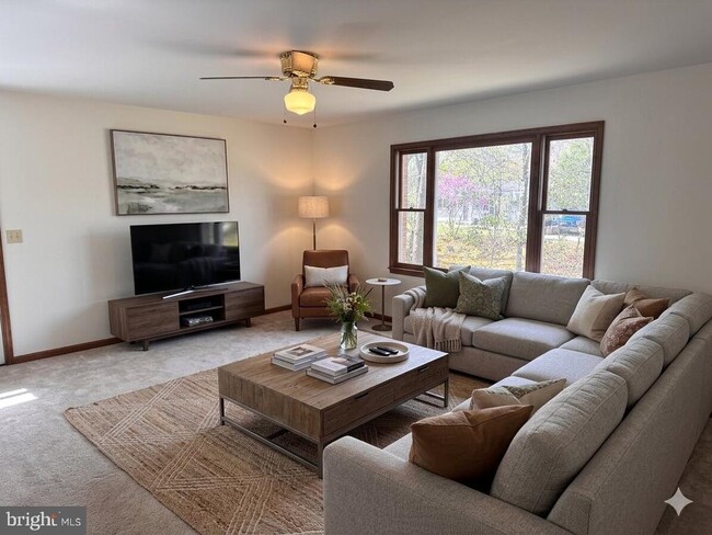 Building Photo - 420 Council Bluffs Ct