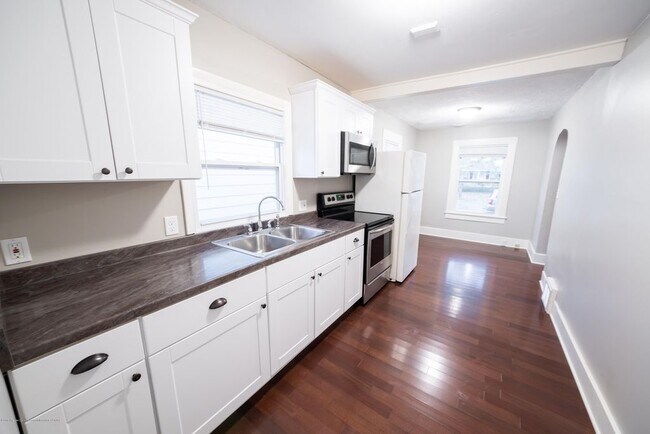 Building Photo - 820 Comfort St