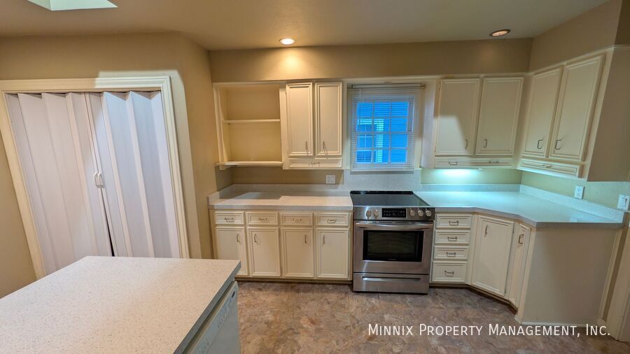 Building Photo - 2407 22nd St