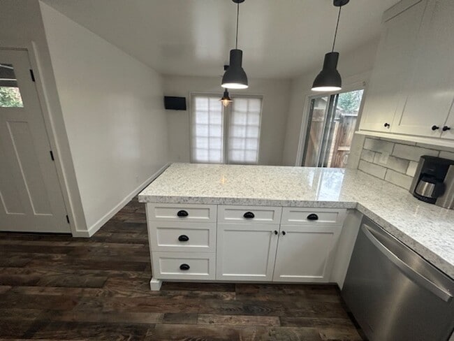 Building Photo - 4003 W Hillsdale Ct