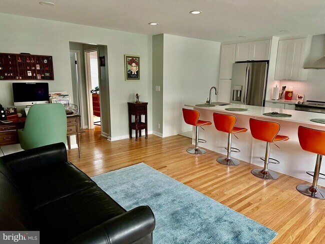 Primary Photo - 1334 Montgomery Ave