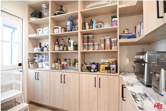 Building Photo - 1430 Stearns Dr