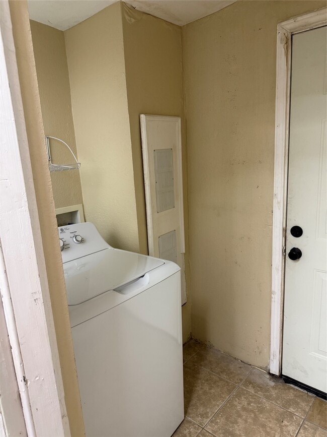 Building Photo - 5106 Jackson St