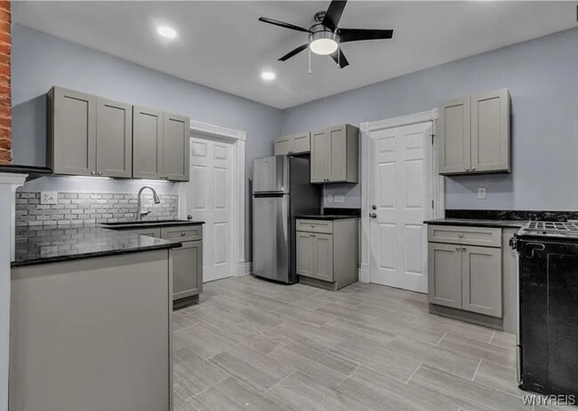 Building Photo - 378 Breckenridge St