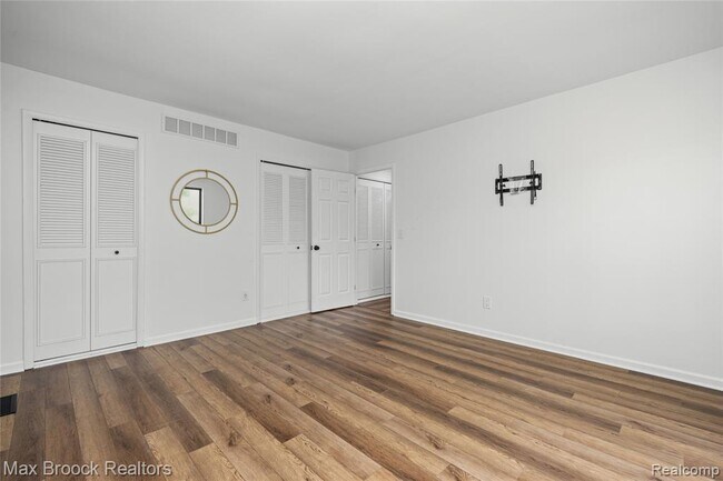 Building Photo - 7432 Azalea Ct
