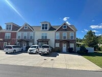 Building Photo - 1702 Arbor Hls Dr SE