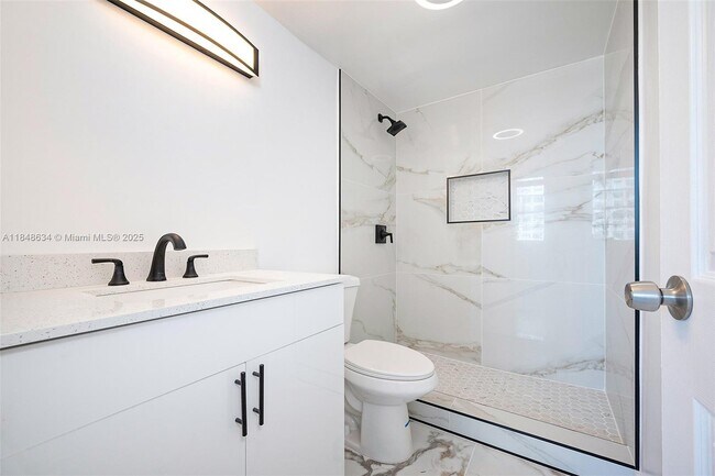 Building Photo - 801 Brickell Bay Dr