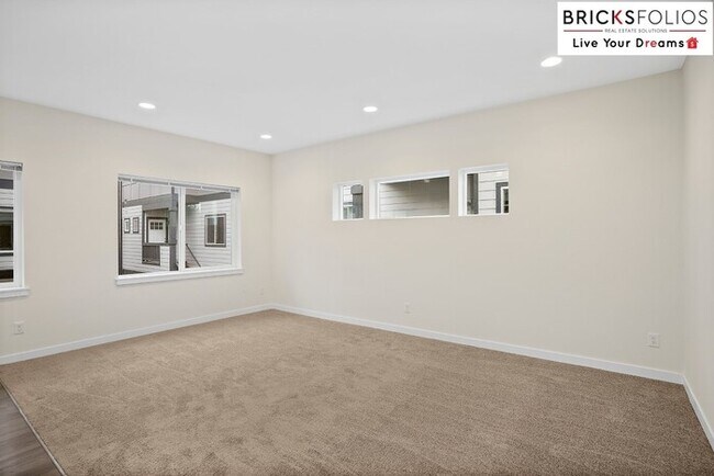 Building Photo - Discover Your Dream Home Near JBLM – No Worries About Vouchers or Deposits!