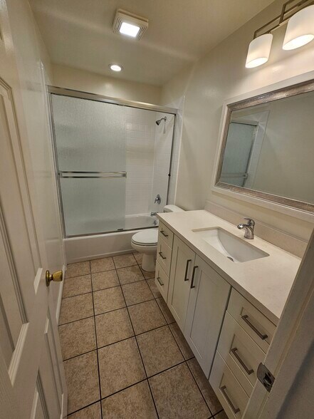 Building Photo - 7632 Amazon Dr