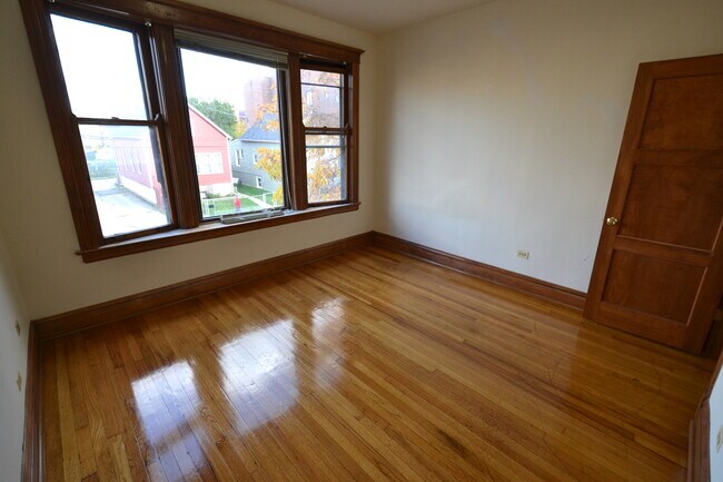 Building Photo - 3122 N California Ave