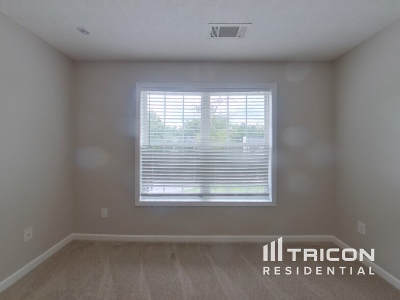 Building Photo - 315 Avonlea Dr