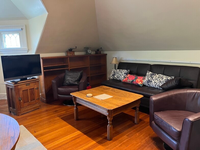 Building Photo - 736 Washington St