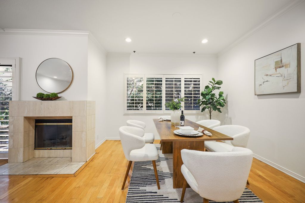 Building Photo - 11737 Darlington Ave